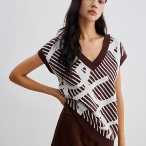 Geometric Contrast Striped Sweater Vest