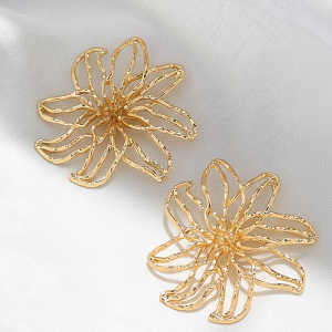 Openwork Flower Stud Earrings